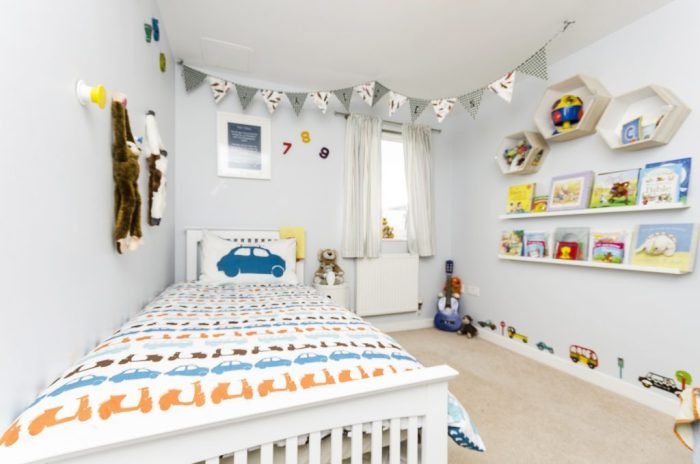 How should you decorate an autistic kids room