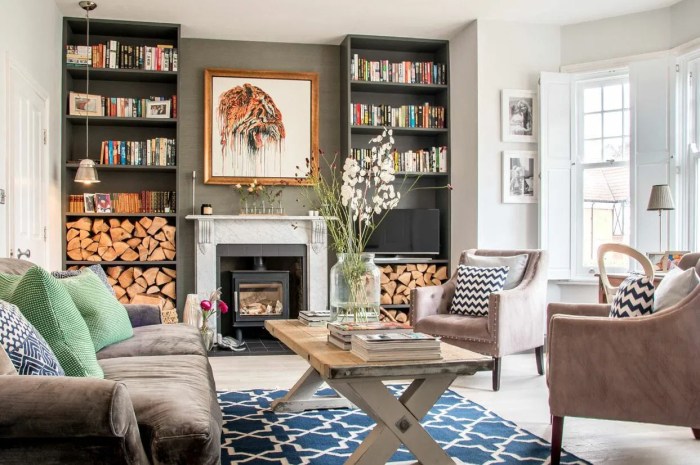 How to decorate living room bookshelves for christmas